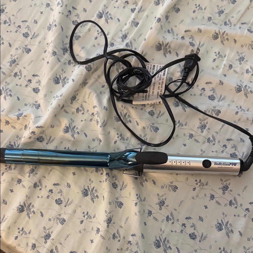 BaBylissPRO Blue Curling Iron, 1 1/4 curling iron, used a couple times